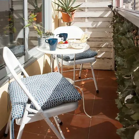 Urban Life Apartment *